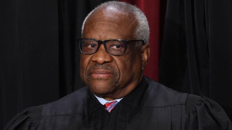 US-Richter Clarence Thomas legt spendierte Reisen mit Privatjet offen.