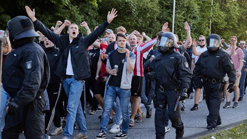 Fans und Polizei