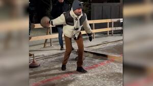 Thomas Müller zeigt sein Talent beim Eisstockschießen