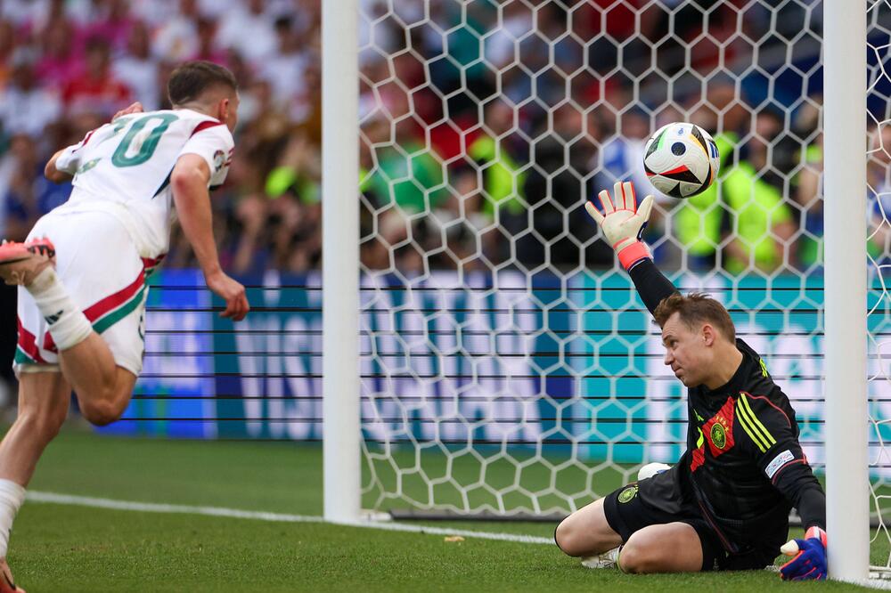 Gegen Ungarn einmal mehr zur Stelle: DFB-Torwart Manuel Neuer (r.).