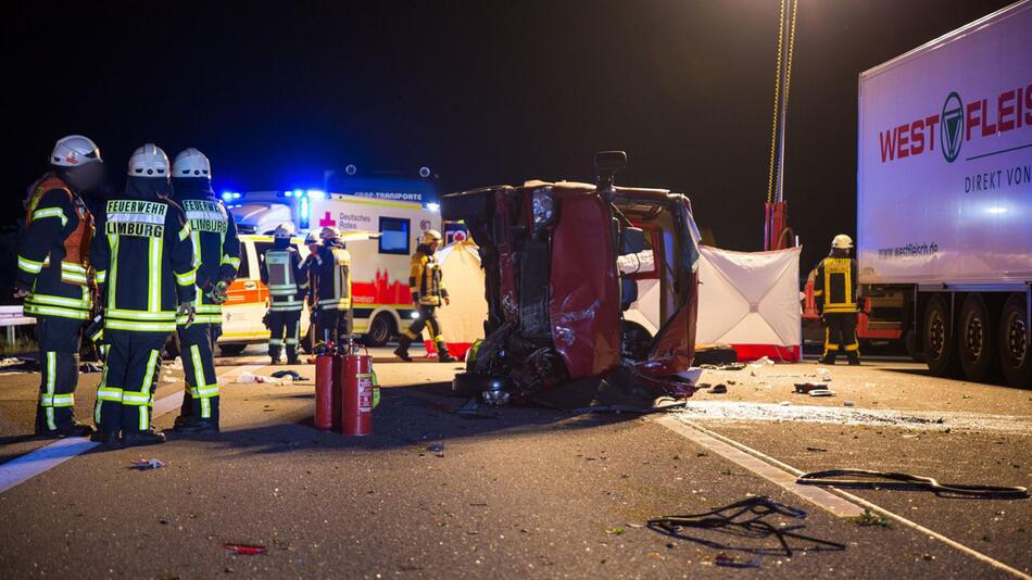 Unfall mit Kleinbus in Hessen