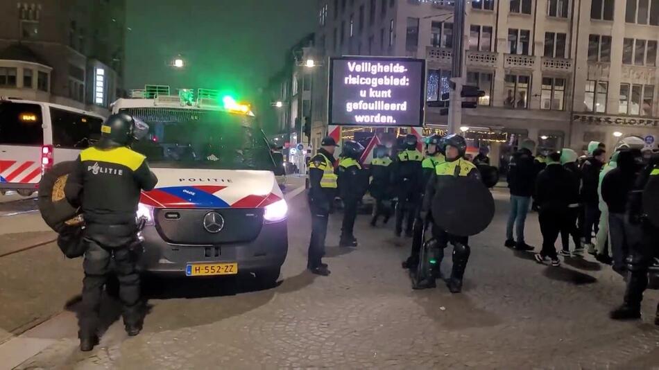 Nach Ausschreitungen: Israelische Fans verlassen Amsterdam mit Sonderflügen