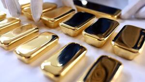 Frisch gegossene Goldbarren in Pforzheim