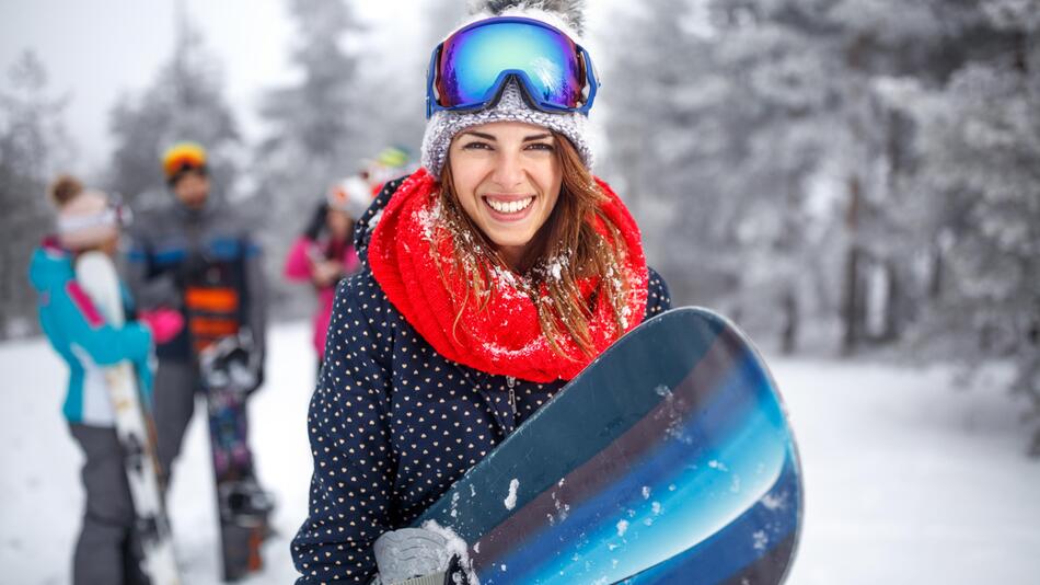 Ski- und Snowboardtrends 2023 für Damen.