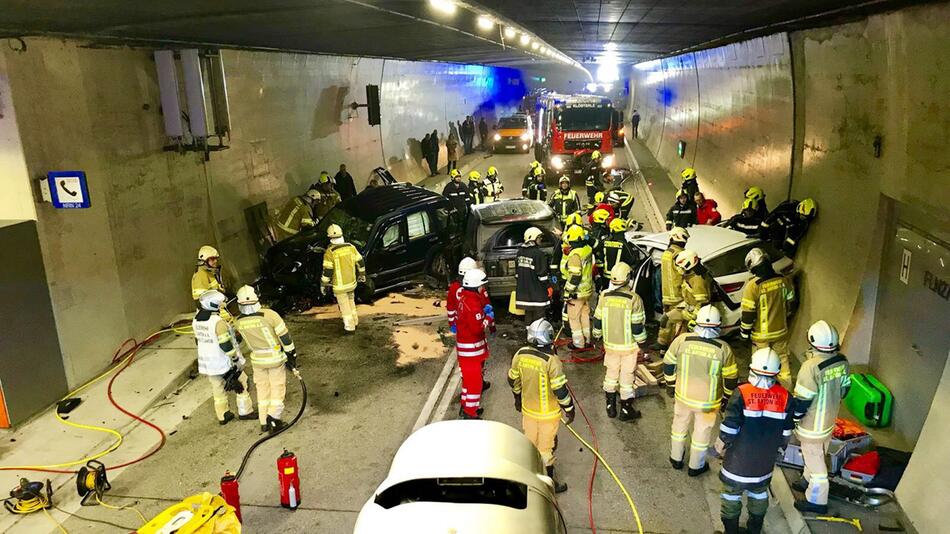 Unfall im Arlbergtunnel in Österreich