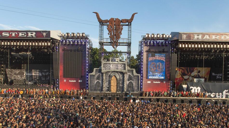 Auf dem Wacken Open Air, hier 2022, möchten Metal-Fans wieder richtig feiern.