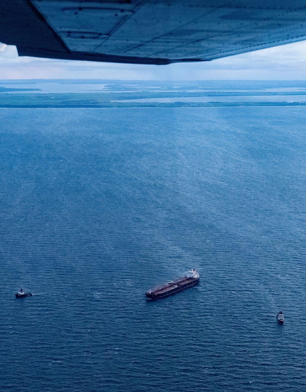 Manövrierunfähiger Öltanker vor Rügen