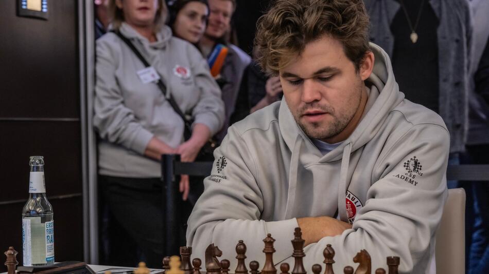 Magnus Carlsen ist in der Schachbundesliga erstmals für den FC St. Pauli angetreten.