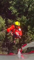 In dichtem Wald verirrt: Hubschrauber-Crew bringt Frau in Italien in Sicherheit