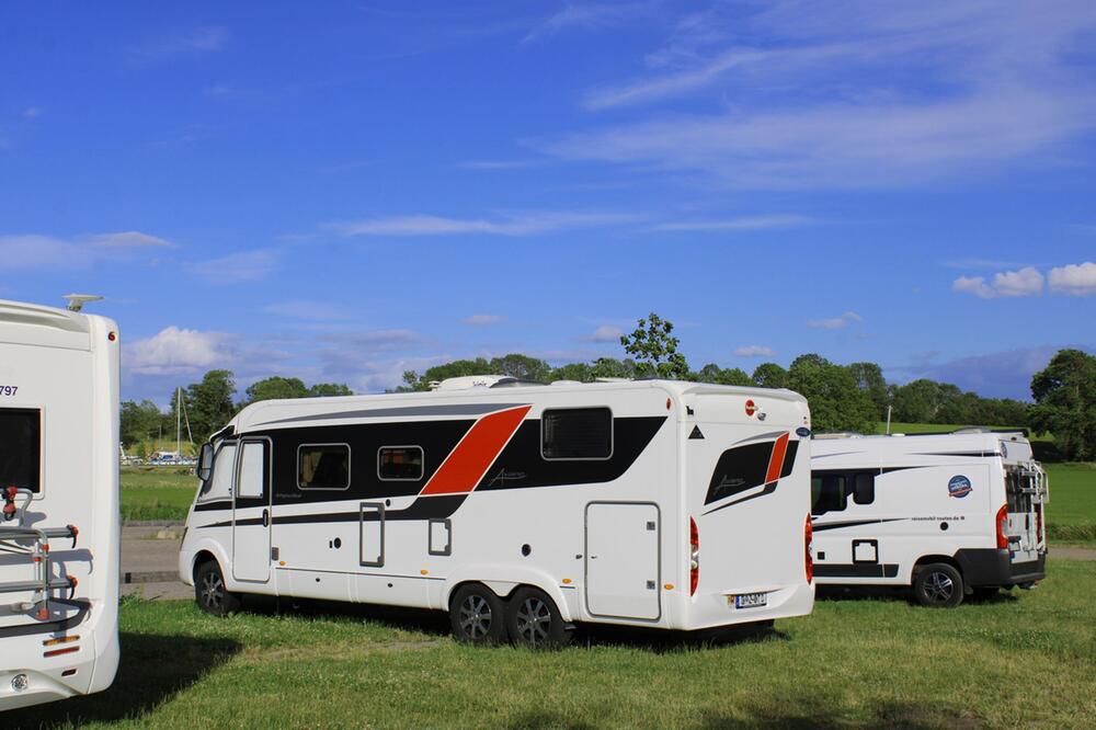 Vom Mini-Camper zum Luxusliner: Vielfalt der Wohnmobiltypen