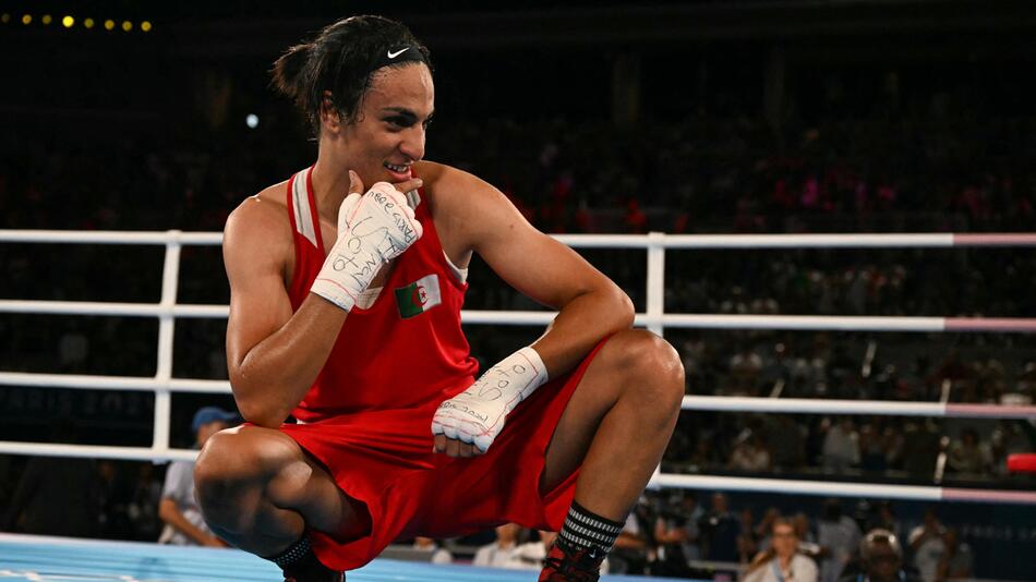 Imane Khelif aus Algerien nach ihrem Finalsieg im Boxen