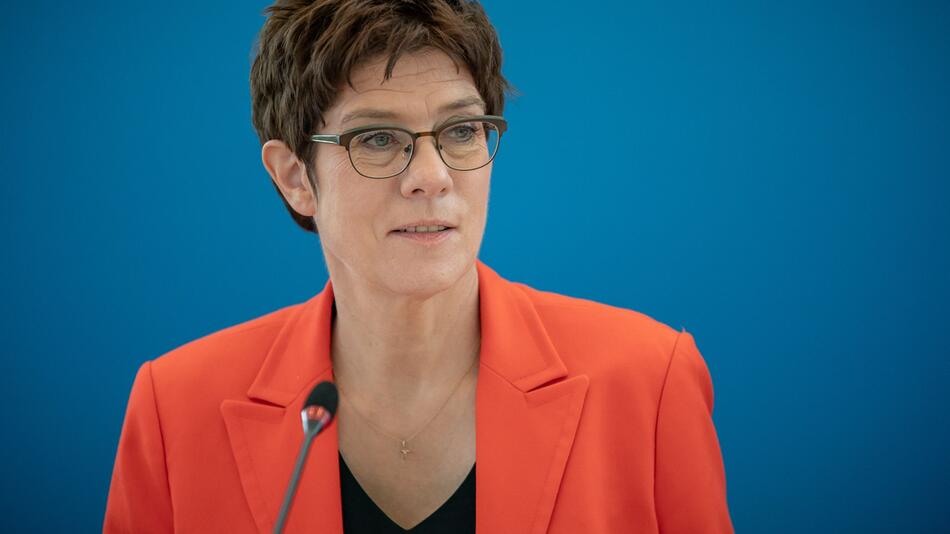 Verteidigungsministerin Kramp-Karrenbauer