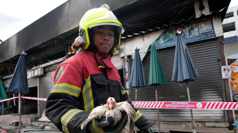 Feuer auf dem Chatuchak-Markt in Bangkok