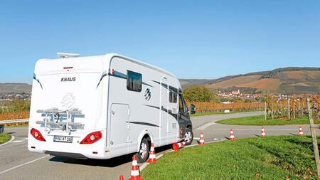 Wohnmobil fahren leicht gemacht: Diese 7 Fahrfehler outen jeden Camping-Anfänger