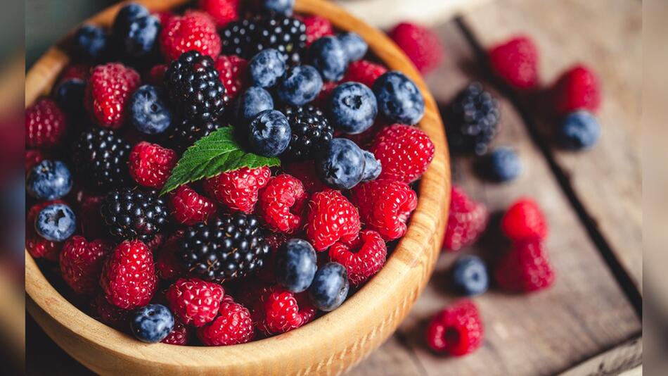 Beeren schmecken nicht nur gut, sie können auch die Herzgesundheit fördern.