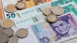 Geldscheine und Münzen in D-Mark