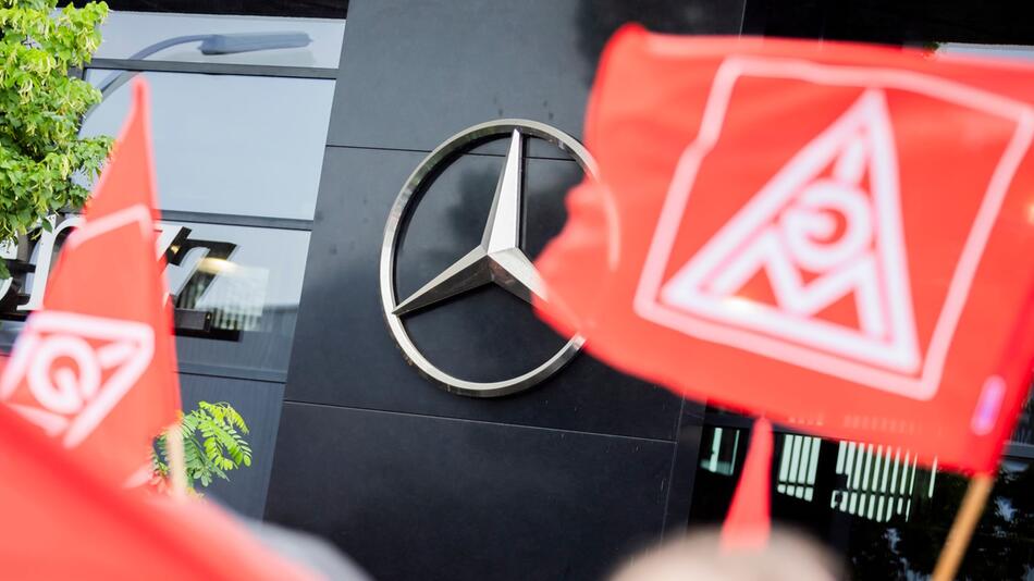 Protest gegen Verkauf von Mercedes-Autohäusern - Berlin