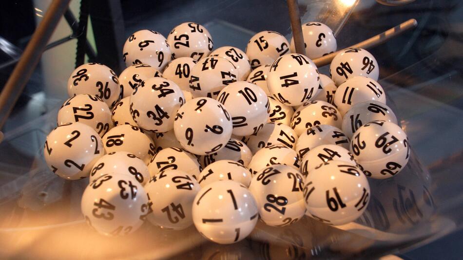 Die Chancen auf eine bestimmte Zahl sind bei Lottoziehungen jedes Mal gleich hoch.