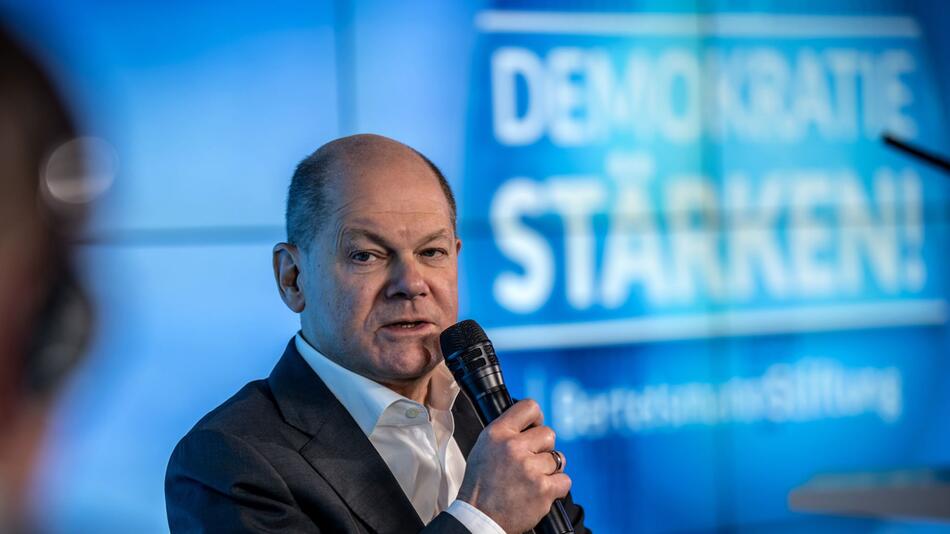 Kanzler Scholz bei Diskussion „Demokratie-Stärken“