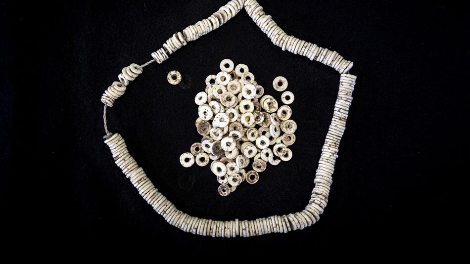 Perlen aus Straußeneierschalen