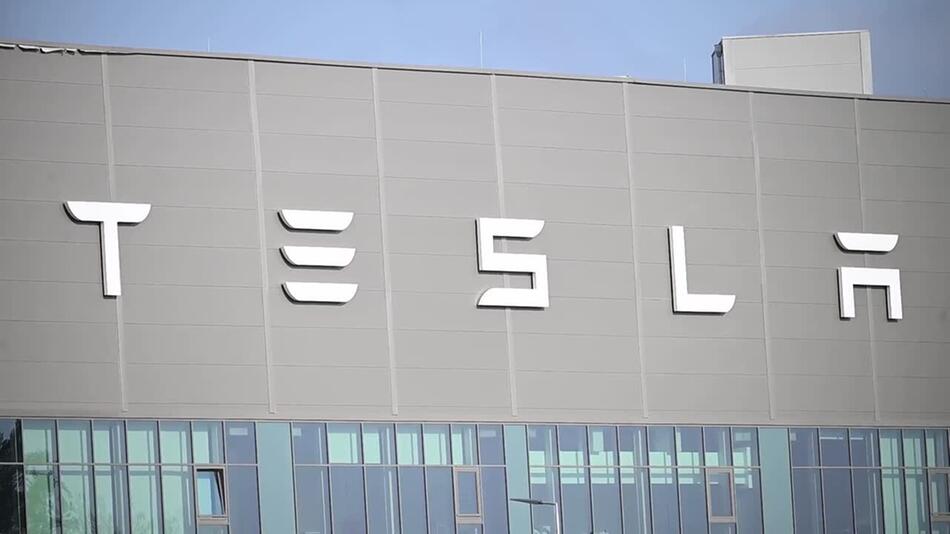 Tesla-Produktion bei Berlin steht still - Fabrik evakuiert