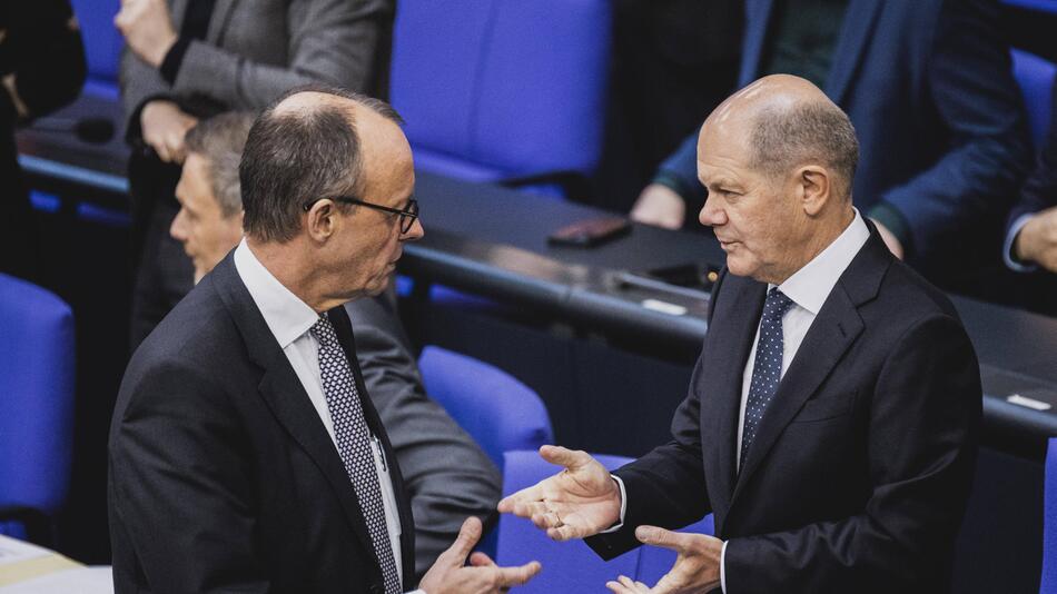 Friedrich Merz und Olaf Scholz im Bundestag.