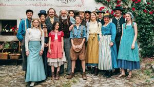 Bitte lächeln: Der komplette "Heidi"-Cast auf einem Blick.
