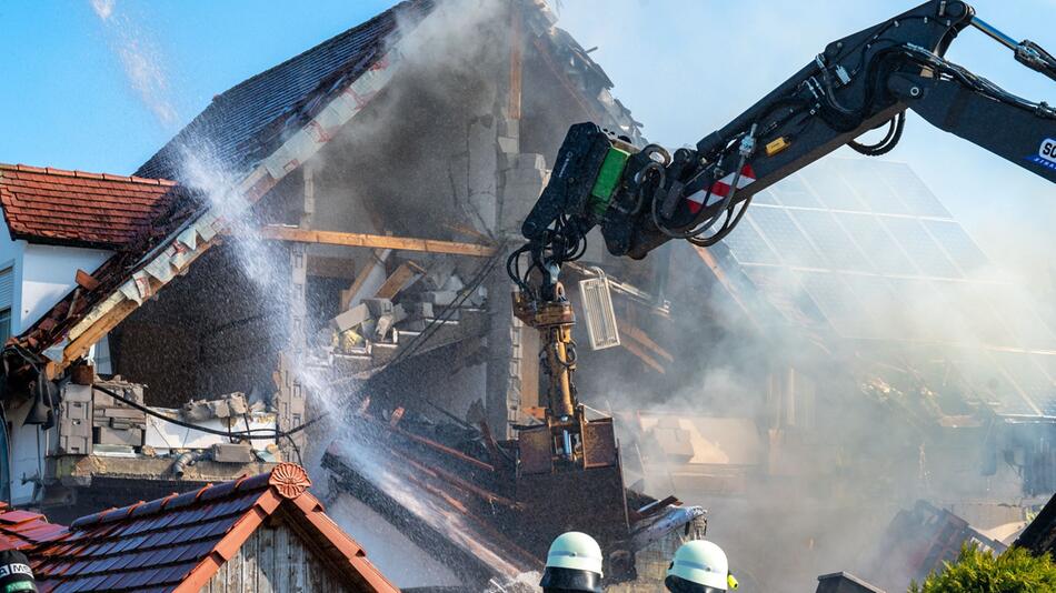 Explosion in Wohnhaus in Oberbayern - Haus eingestürzt