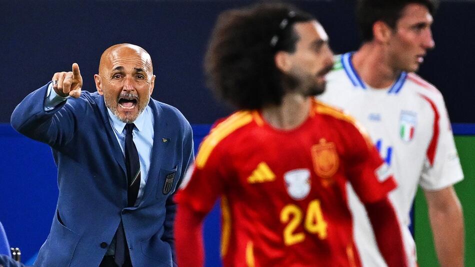 Luciano Spalletti (2.v.l.)