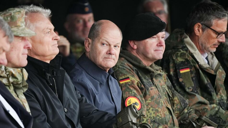 Bundeskanzler Scholz besucht deutsche Soldaten in Litauen