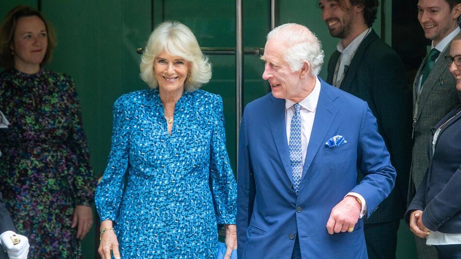 König Charles und Königin Camilla setzten bei ihrem Besuch der Royal Academy of Dramatic Art ...