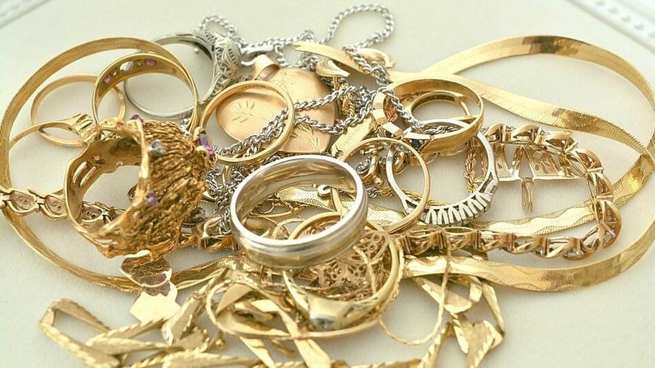 Goldschmuck reinigen