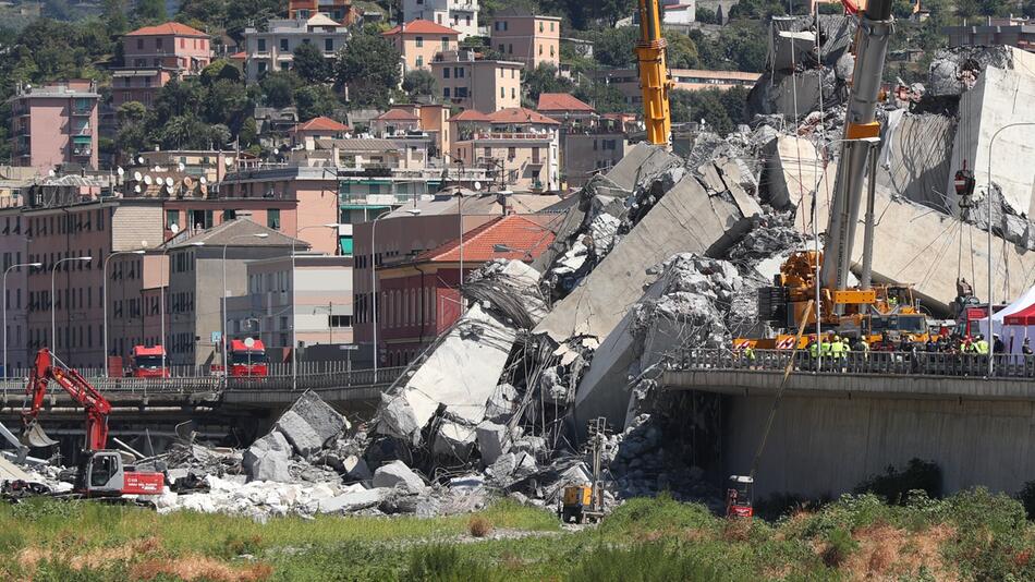 Autobahnbrücke in Genua eingestürzt