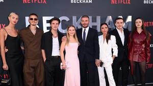 Die Fronten zwischen Brooklyn Beckham (2.v.re. neben seiner Frau Nicola) und der restlichen ...