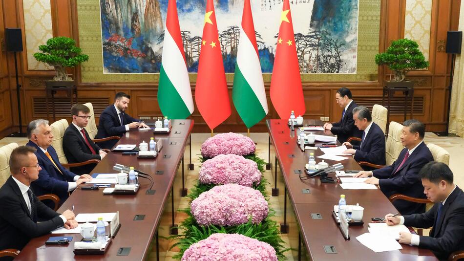 Ungarns Ministerpräsident Orban besucht China