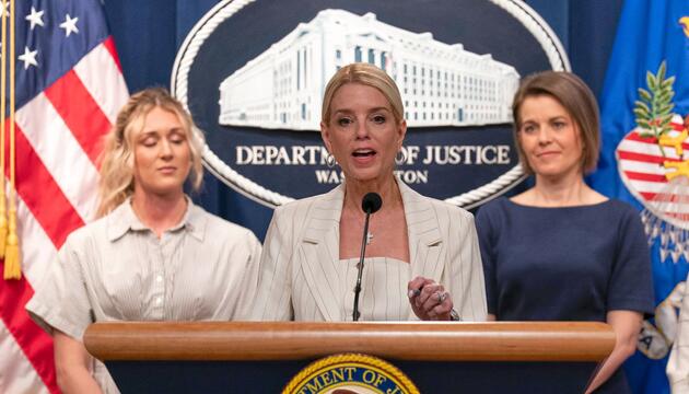 Justizministerin Pam Bondi
