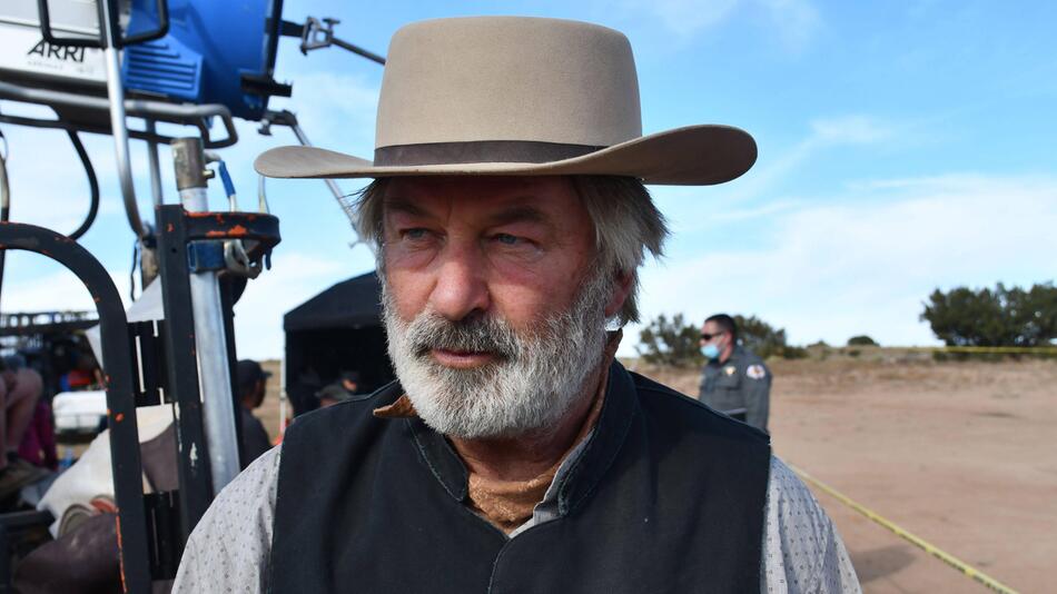 Alec Baldwin am Set des Westerns "Rust", an dem sich im Oktober 2021 ein schrecklicher Unfall ...