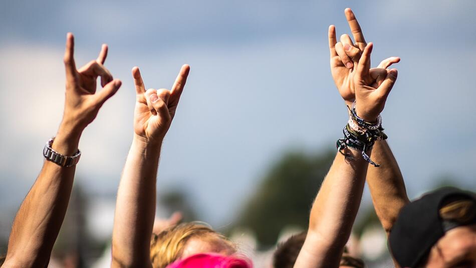 Ob auf Wacken zu Metal rocken oder beim Splash! Festival Hip-Hop-Klängen lauschen: Deutschland ...