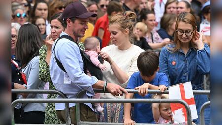 Baby-Debüt: Erster Auftritt von Prinzessin Beatrice mit Tochter Athena