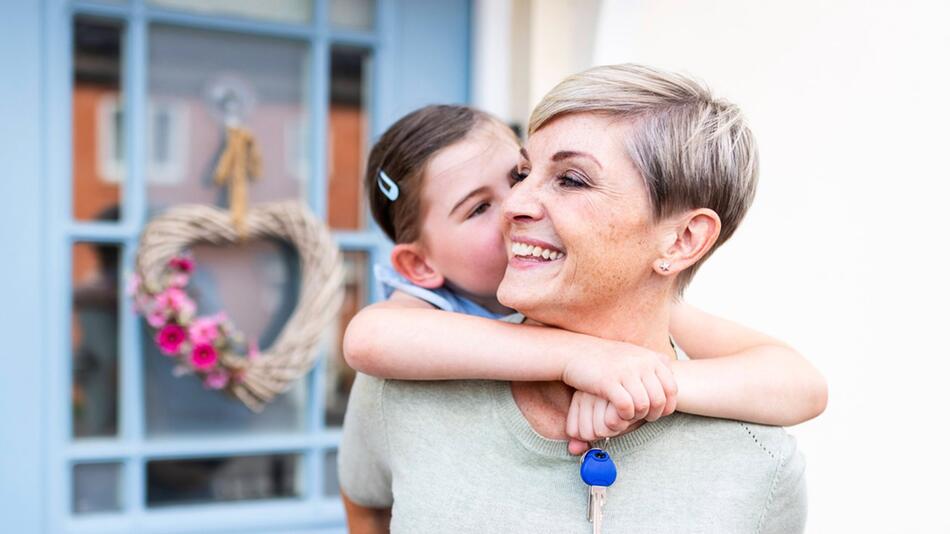 Kinder und Enkelkinder können das Leben bereichern - Wer Geld spart, kann finanzielle Stabilität ...