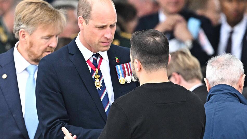 Prinz William schüttelte Wolodymyr Selenskyj bei der offiziellen internationalen Zeremonie zum ...