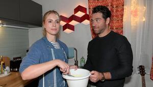 "GZSZ": Carlos wundert sich, wie ernsthaft Zoe ihre Mutterpflichten nimmt.