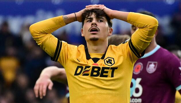 Wolverhamptons Stürmer Rodrigo Gomes ist verzweifelt. 