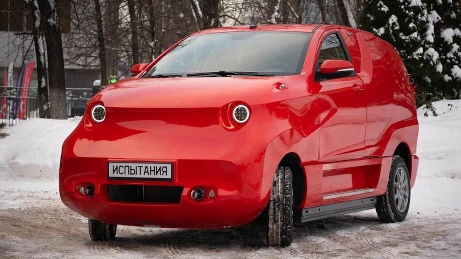 Russische Entwicklung: Netz amüsiert sich über hässliches E-Auto aus Russland