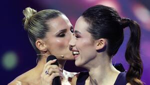 Ein Küsschen von Mama Michelle Hunziker (l.) gab es für Aurora Hunziker-Ramazzotti auch auf ...