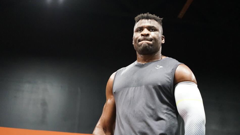 Francis Ngannou trauert öffentlich.