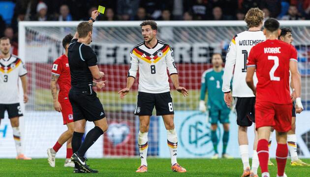 Leon Goretzka sieht gelb