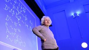 Aufstellung der Wachsfigur von Albert Einstein