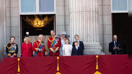 "Trooping the Colour" Herzog von Kent zückt Handy auf dem Palastbalkon