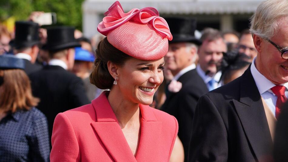 Herzogin Kate verzauberte bei der Gartenparty am Mittwoch die Gäste.